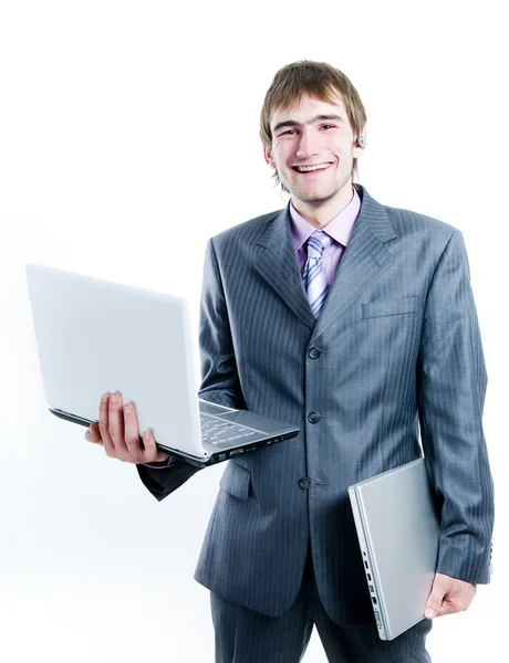Śmiejąc się biznesmen z dwóch laptopów — Zdjęcie stockowe