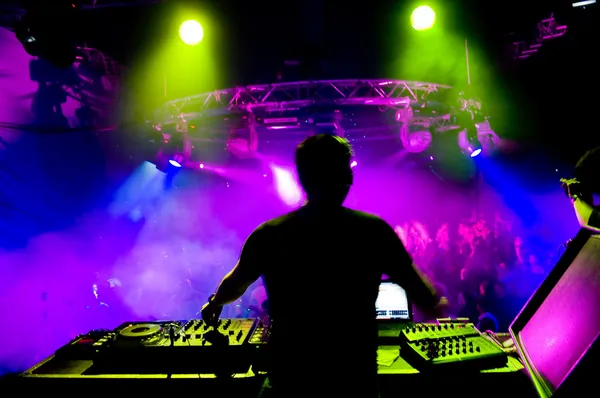 DJ beim Konzert — Stockfoto