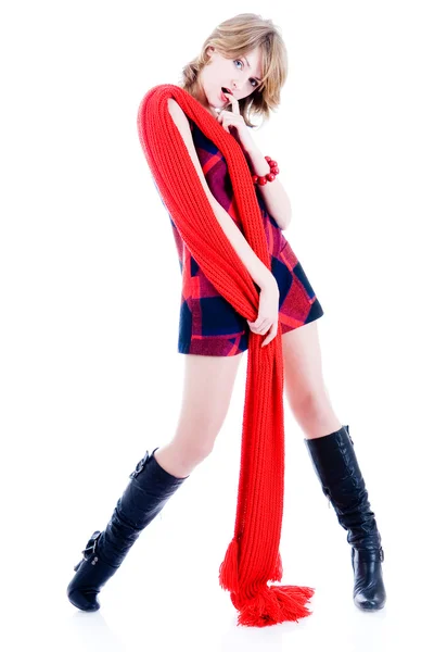 Meisje met lange rode sjaal — Stockfoto