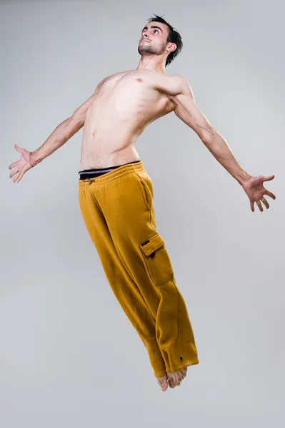 Молодого танцівника, стрибки — стокове фото