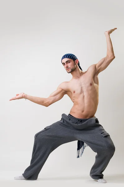 Handsome dancer exercising — Stock Photo, Image