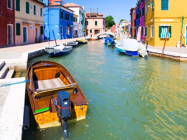 Pequeno canal em Veneza Itália — Fotografia de Stock