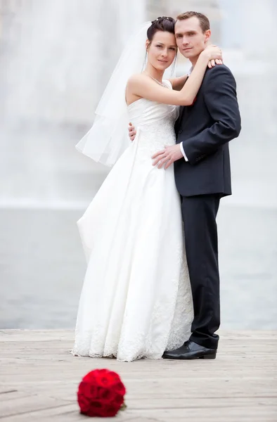 若いカップルの結婚式 — ストック写真
