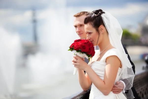 Ungt par bröllop — Stockfoto