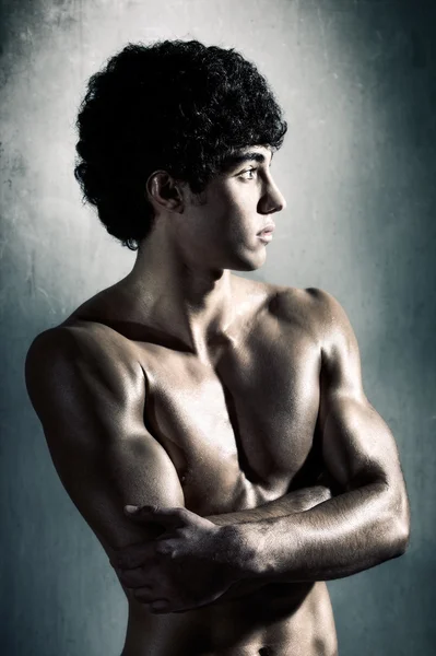 Jovem muscular homem — Fotografia de Stock