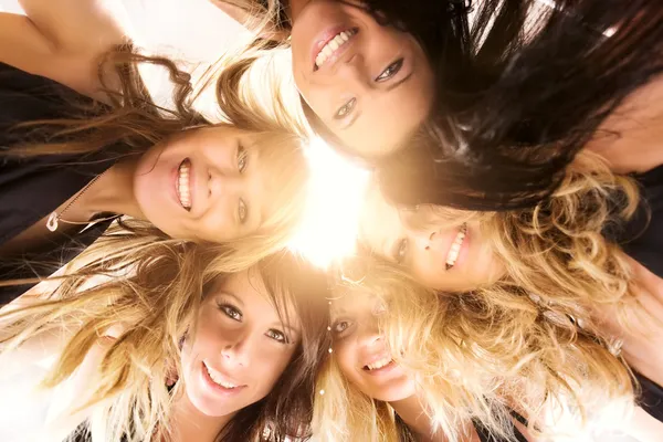 Equipo de cinco mujeres — Foto de Stock