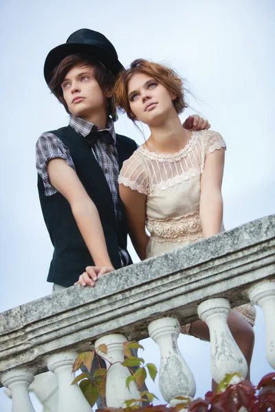 Giovane coppia elegante — Foto Stock