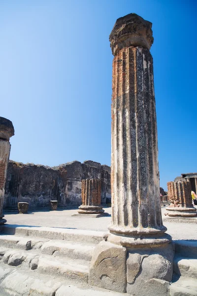 Античная колонна — стоковое фото