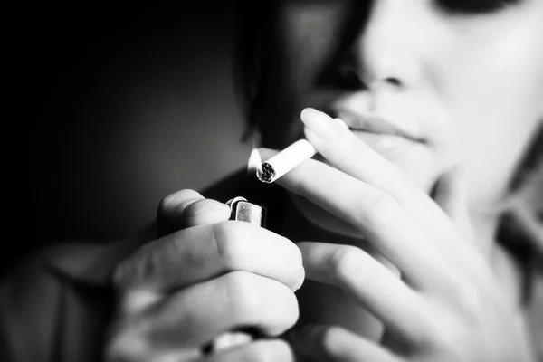 Smoking woman — Stock Photo, Image