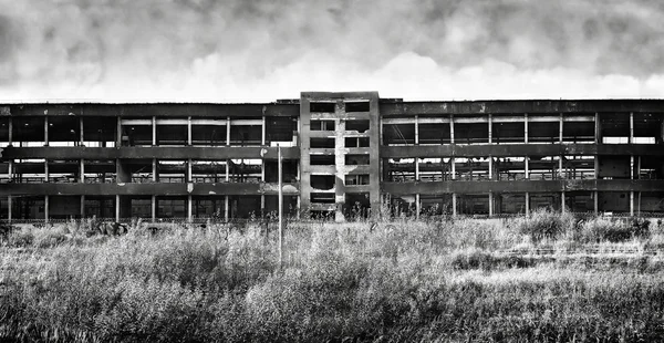 Velho panorama ruinoso da fábrica — Fotografia de Stock