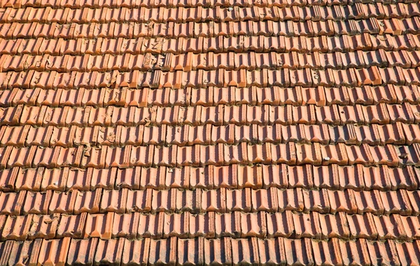 Κεραμίδι σε μια στέγη — Φωτογραφία Αρχείου