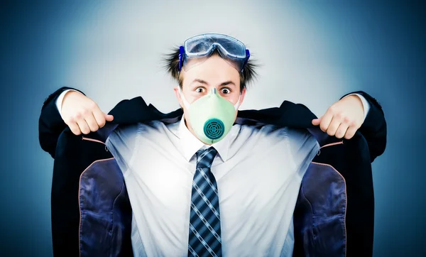 Crazy affärsman i skyddande mask — Stockfoto