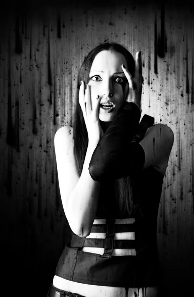 Rädd goth kvinna porträtt — Stockfoto