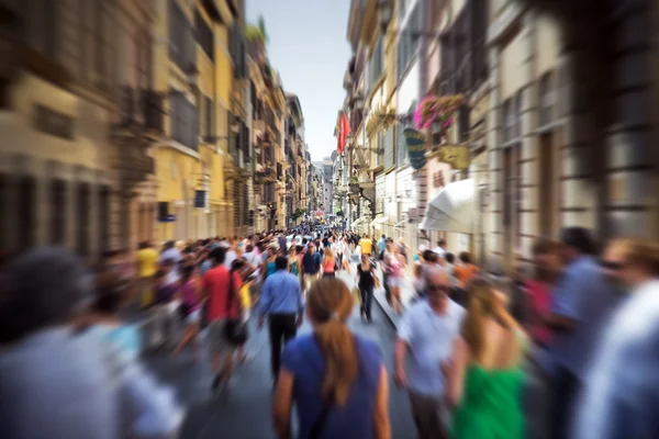 Crowd on a narrow Italian street — Stock Photo, Image
