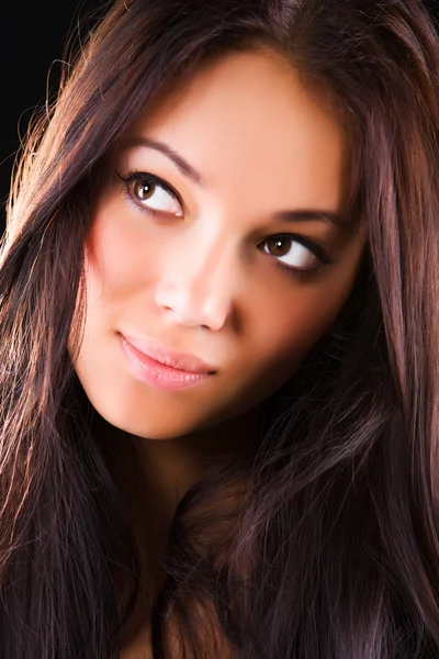 Portret młodej kobiety brunetka — Zdjęcie stockowe