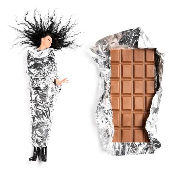 Frau und Schokolade — Stockfoto