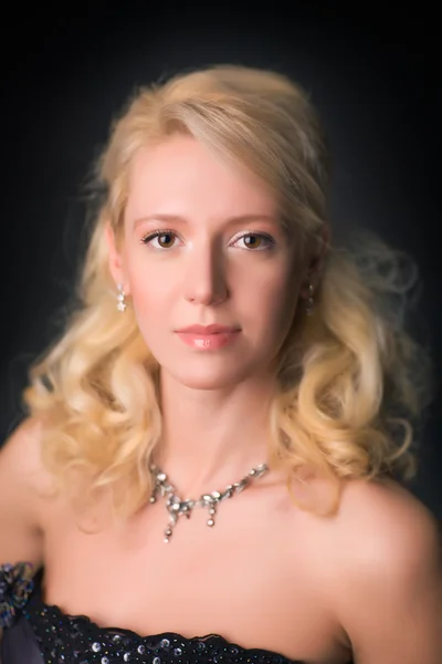 Junge blonde Frau weiches Porträt — Stockfoto