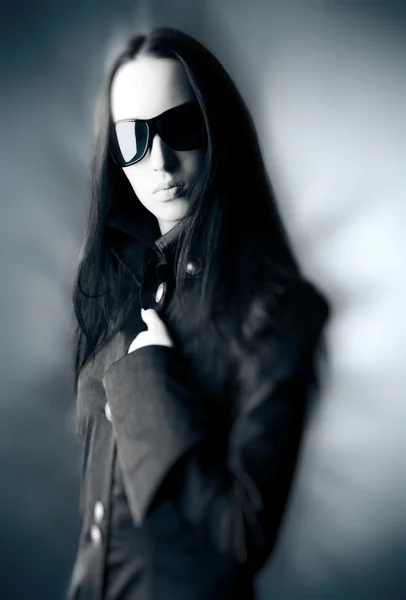 Goth kadın güneş gözlüğü — Stok fotoğraf