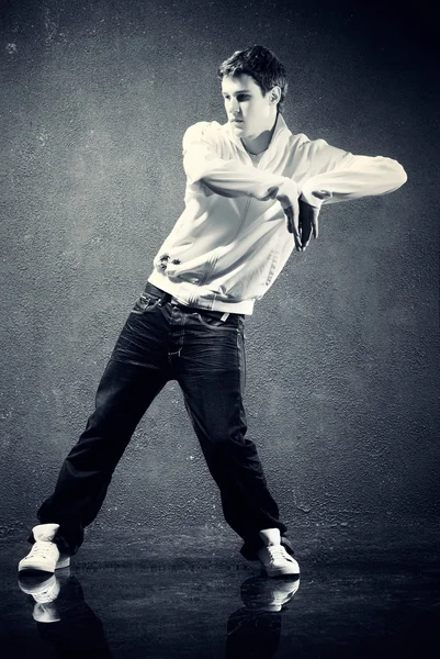 Joven hombre danza moderna — Foto de Stock