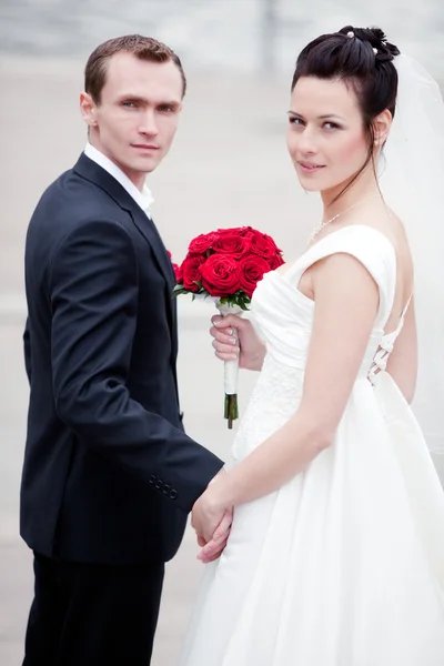 Giovane coppia matrimonio — Foto Stock