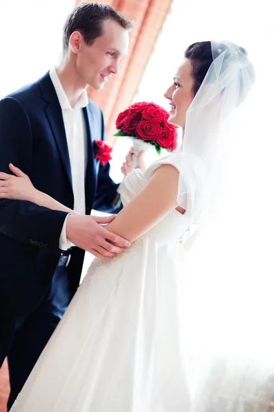 Casamento de casal jovem — Fotografia de Stock