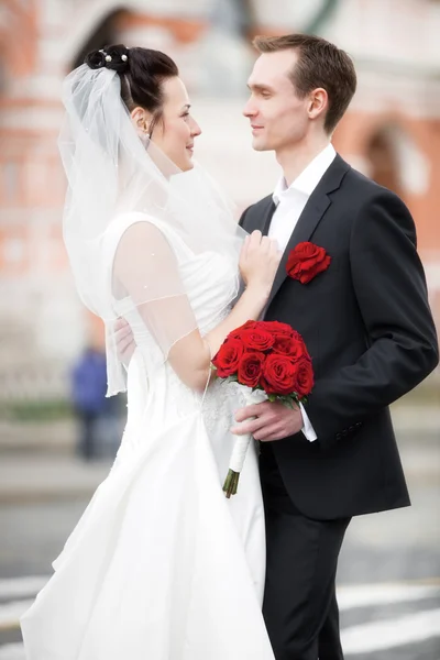Jovem casal de casamento — Fotografia de Stock
