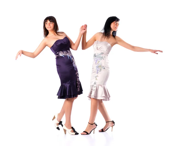 两个年轻妇女跳舞 — 图库照片
