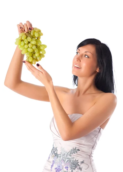 Молодая женщина с виноградом — стоковое фото