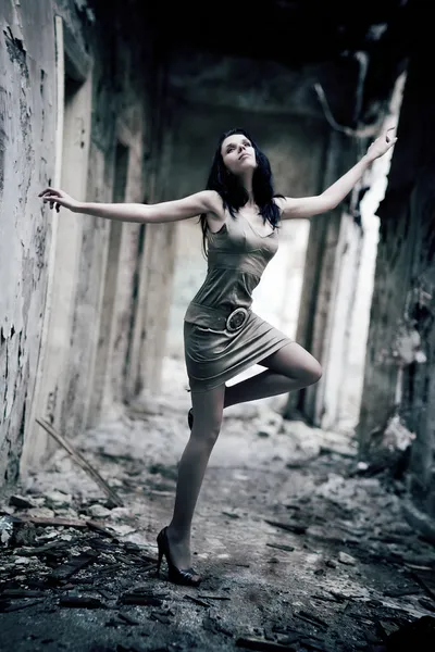 Young woman in a ruined building — Stock Photo, Image