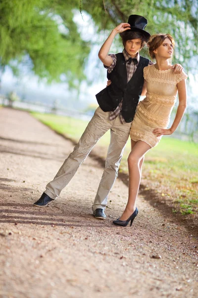 年轻夫妇时尚 — 图库照片
