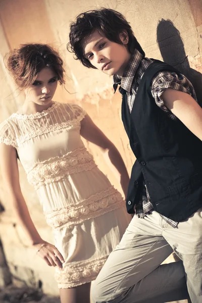 Giovane coppia moda — Foto Stock