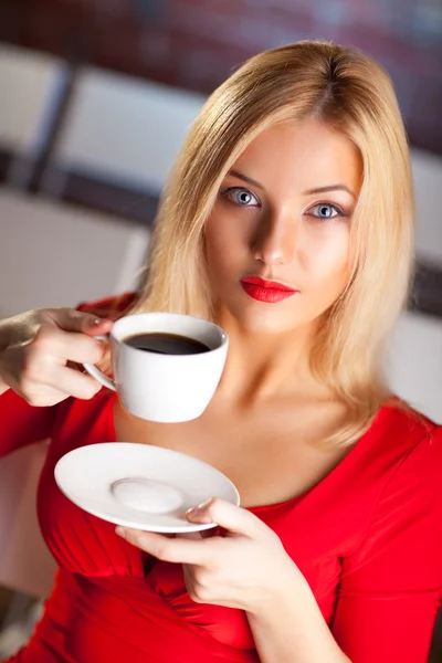 Mujer joven con café —  Fotos de Stock