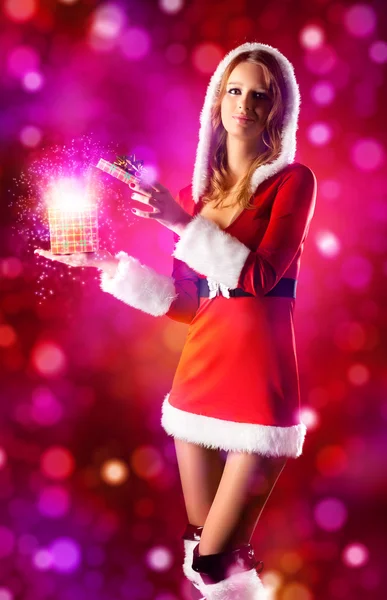 サンタ服のセクシーな若い女性 — ストック写真