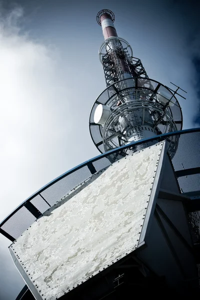 Torre de tv moderna — Fotografia de Stock