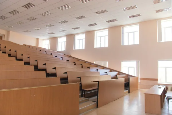 Большой пустой современный лекционный зал — стоковое фото