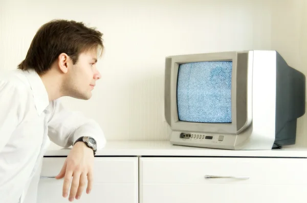 Oglądam telewizję. — Zdjęcie stockowe