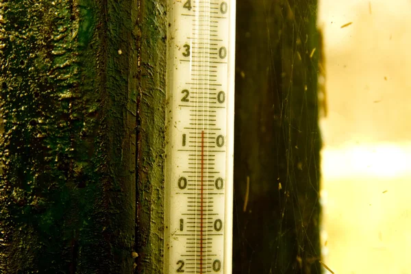 Im Freien Thermometer schließen Blick — Stockfoto