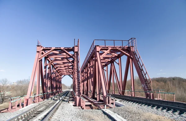 Eisenbahnbrücke von vorne gesehen — Stockfoto