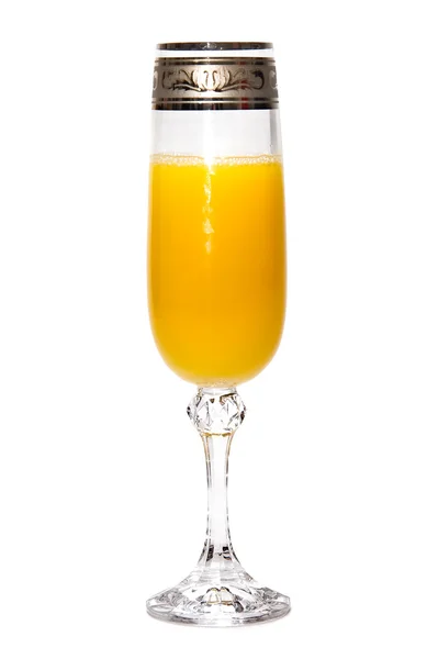オレンジジュースをグラスに入れて — ストック写真