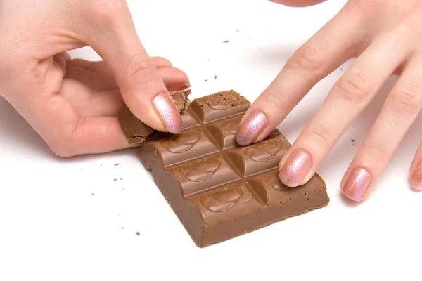 Schokolade und Frauenhände — Stockfoto