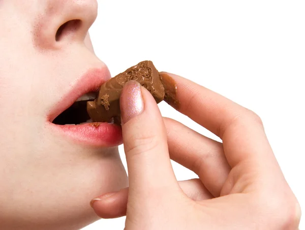 Mädchen isst Schokolade — Stockfoto