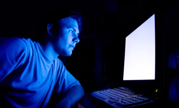 Man in front of computer — Stock Photo, Image