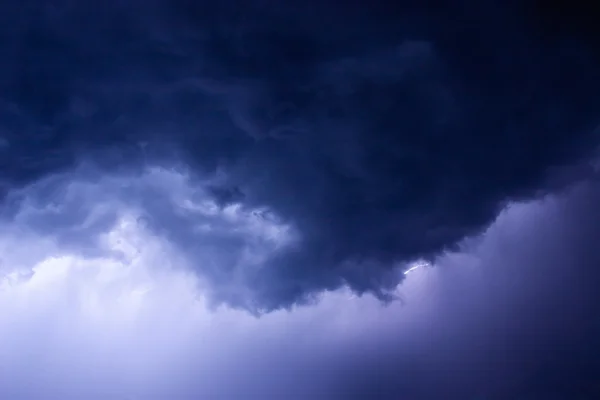 Nubes tormentosas oscuras —  Fotos de Stock