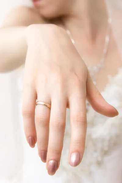 Mão de noiva close-up — Fotografia de Stock