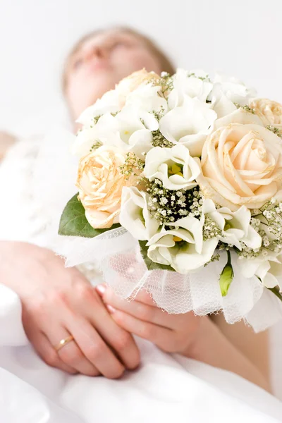 Nevěsta s kytice — Stock fotografie