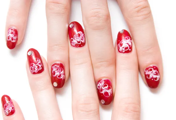 Vrouw vingers met versierde nagels — Stockfoto