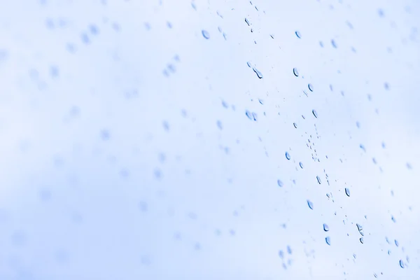 Våta droppar på ett glas — Stockfoto