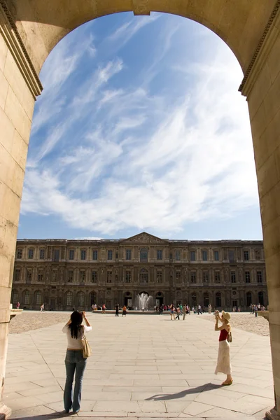 Entrada al Louvre París — Foto de Stock