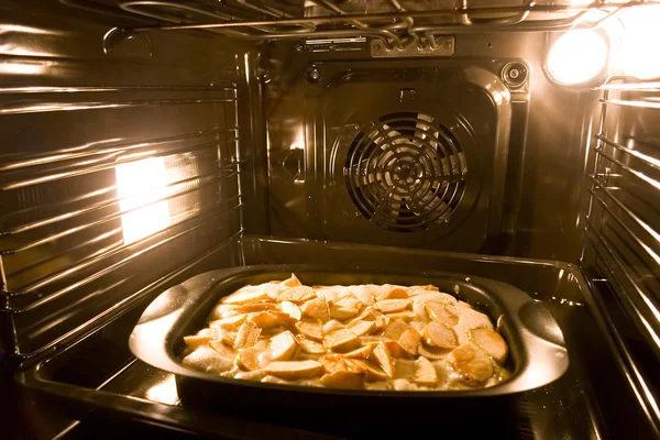 Koken een cirkeldiagram met moderne oven — Stockfoto