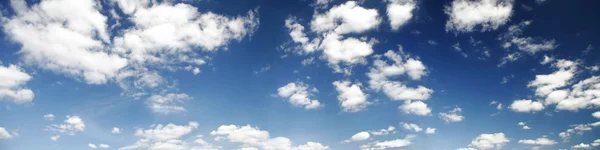 Blauwe hemel panorama — Stockfoto